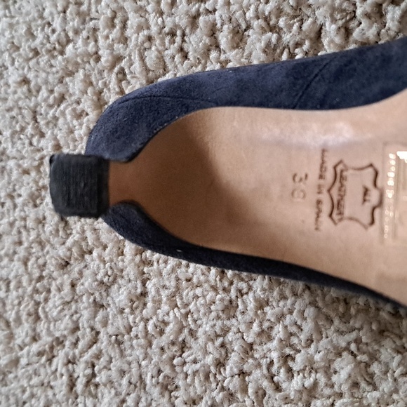 Shoes - Picture 4 of 5